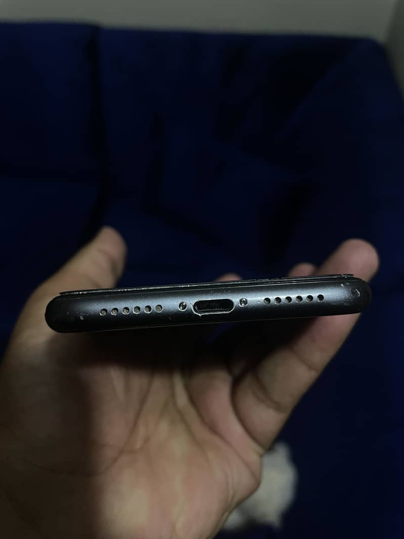 Apple iPhone 11 3