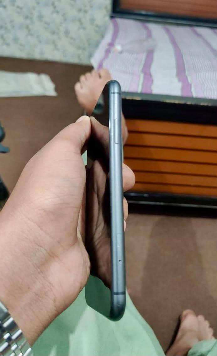 Apple iPhone 11 2