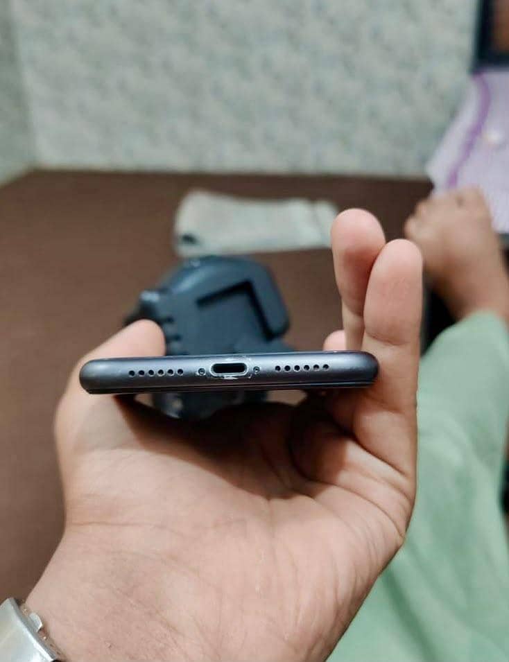 Apple iPhone 11 3