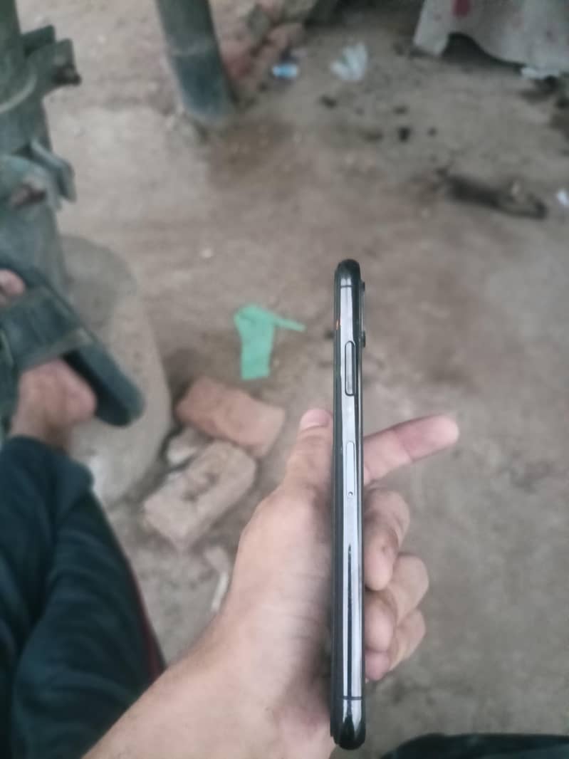 Apple iPhone X 3