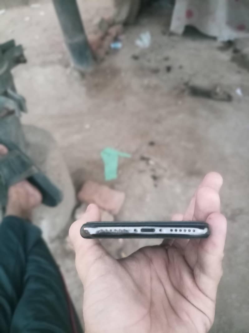 Apple iPhone X 4