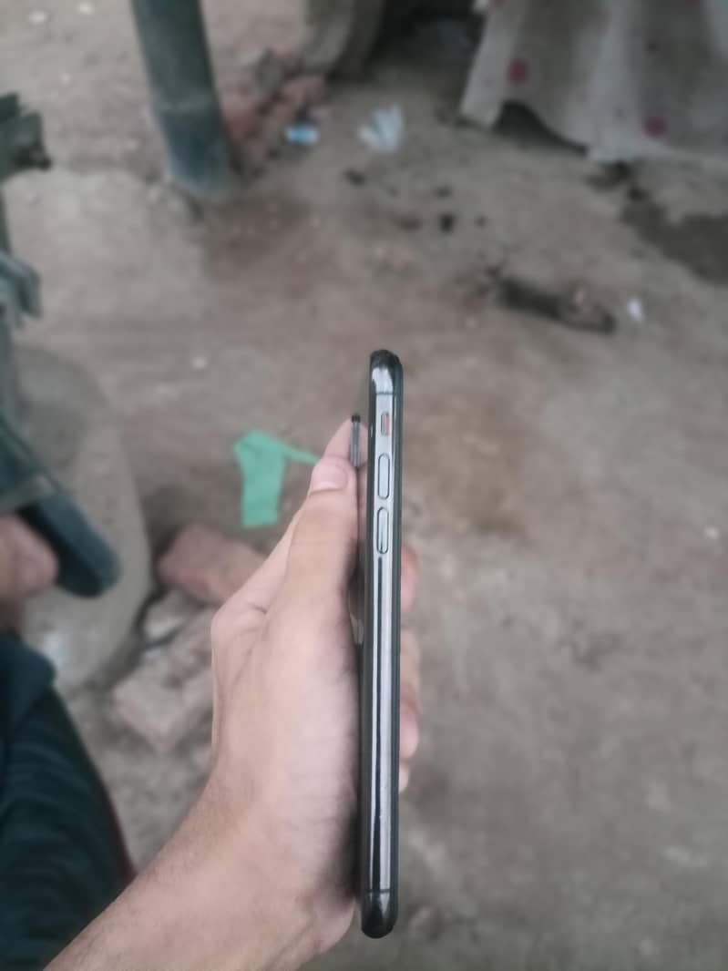 Apple iPhone X 5