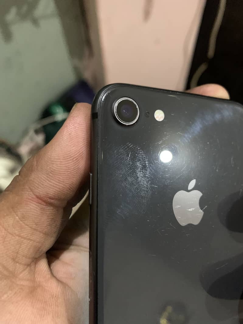 Apple iPhone 8 1