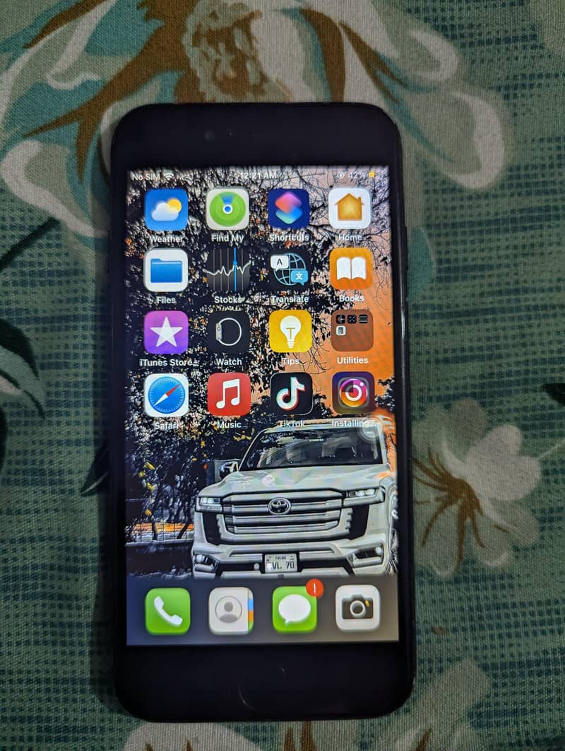 Apple iPhone 7 0