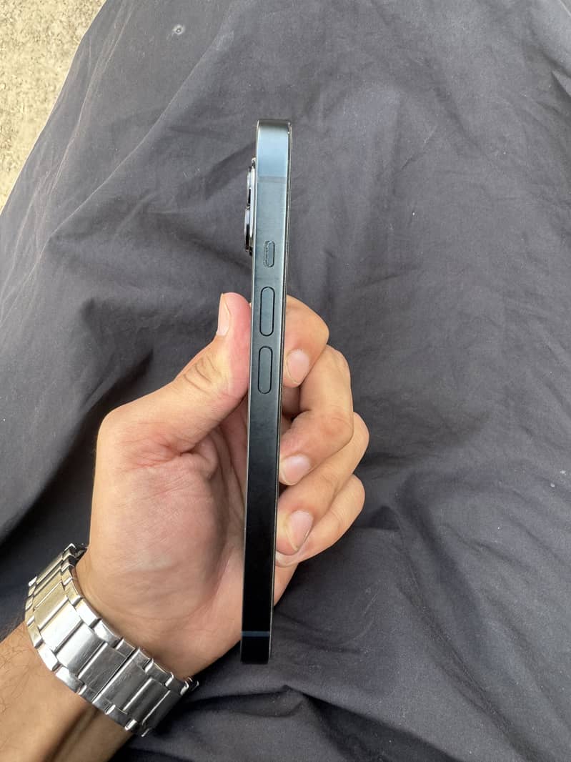 Apple iPhone 14 3