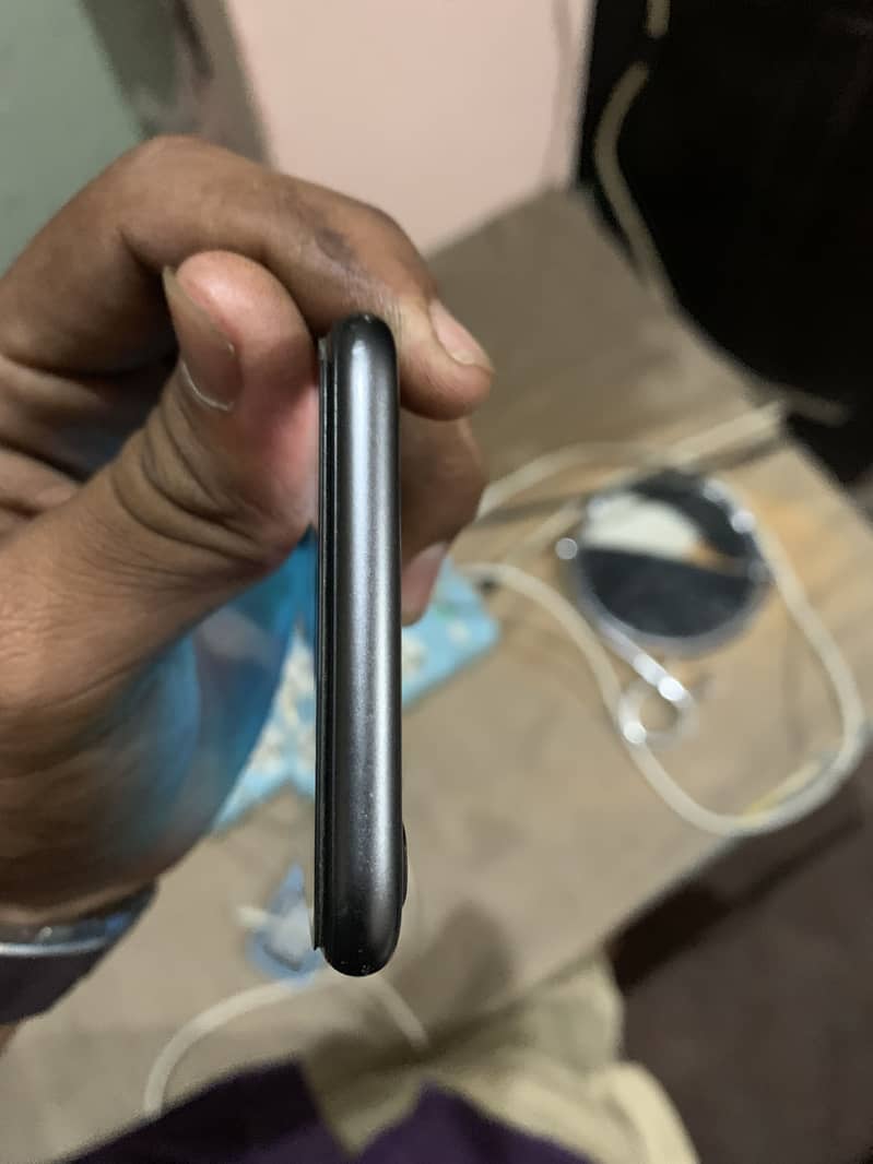 Apple iPhone 8 3