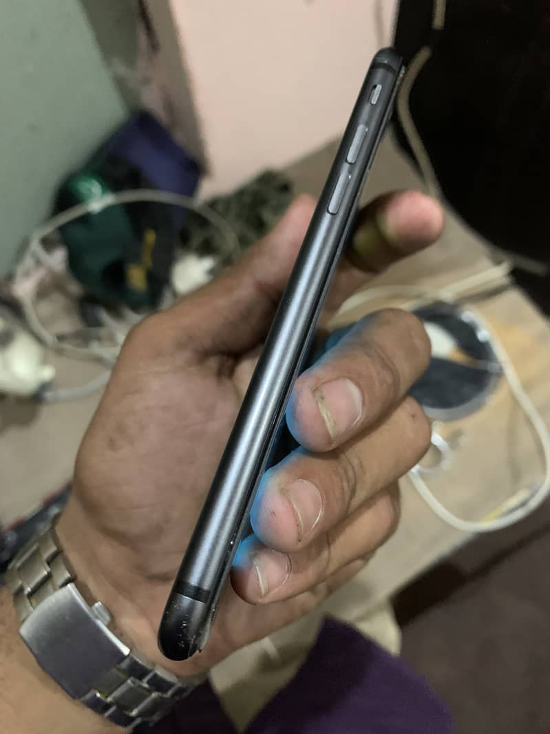 Apple iPhone 8 4