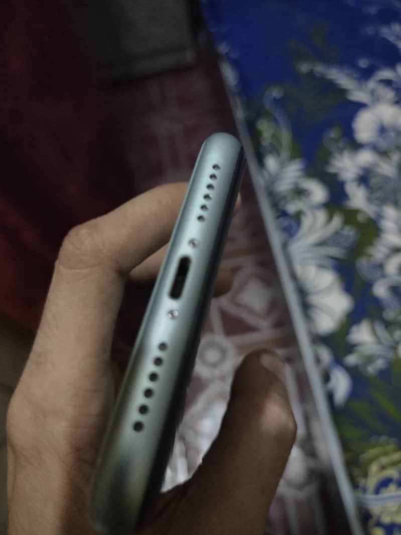 Apple iPhone 11 3