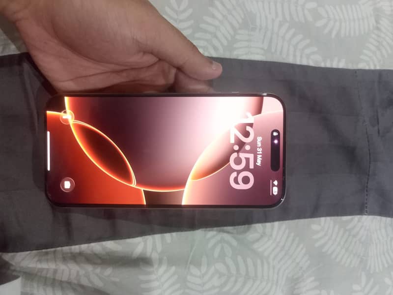 Apple iPhone 16 Pro Max 0