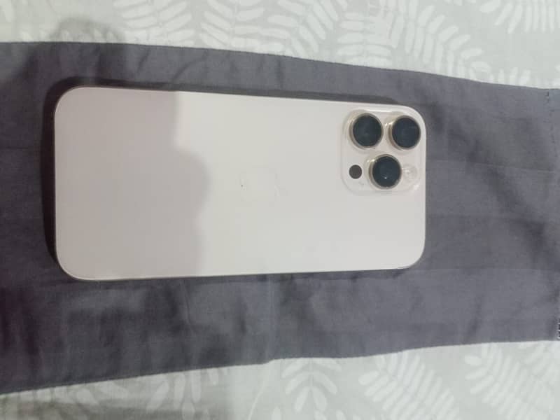 Apple iPhone 16 Pro Max 3