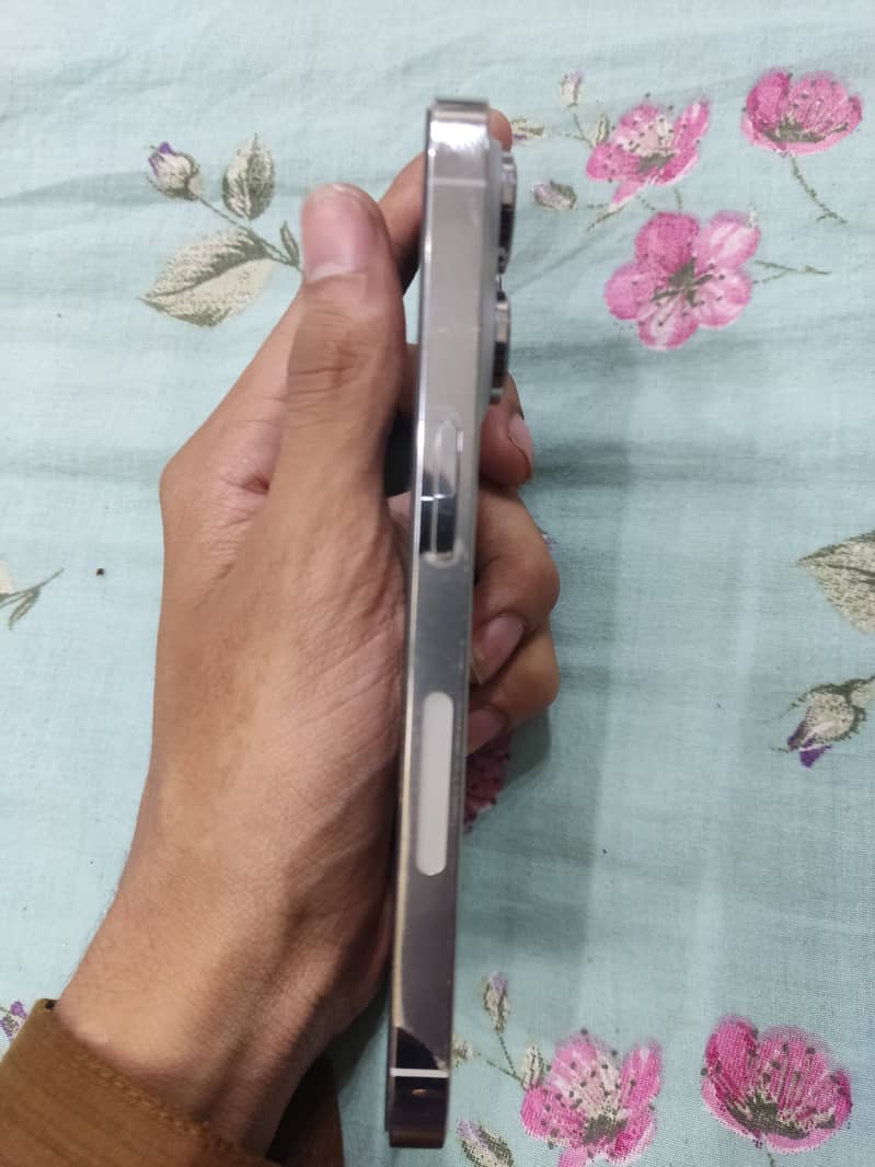 iPhone 14 Pro 3