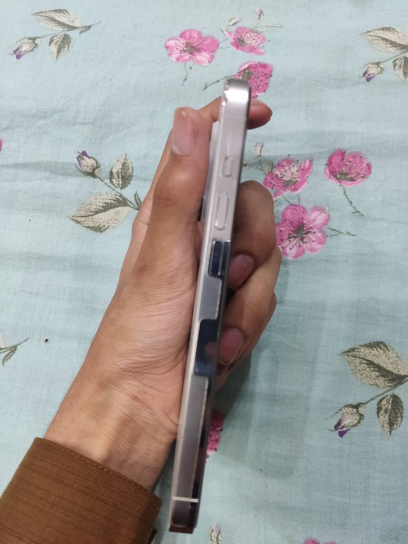 iPhone 14 Pro 4