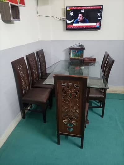 Elegant Dining Table Set for Sale – Urgent Sale