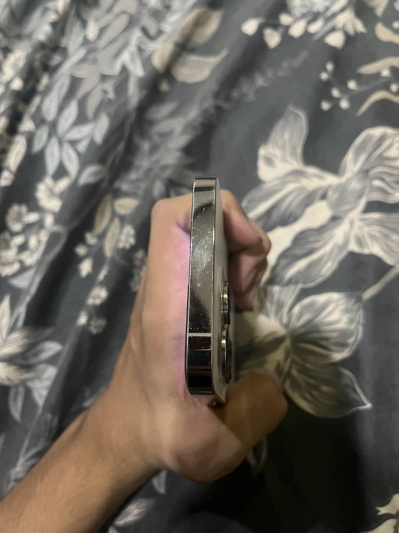 iphone 13 pro 2