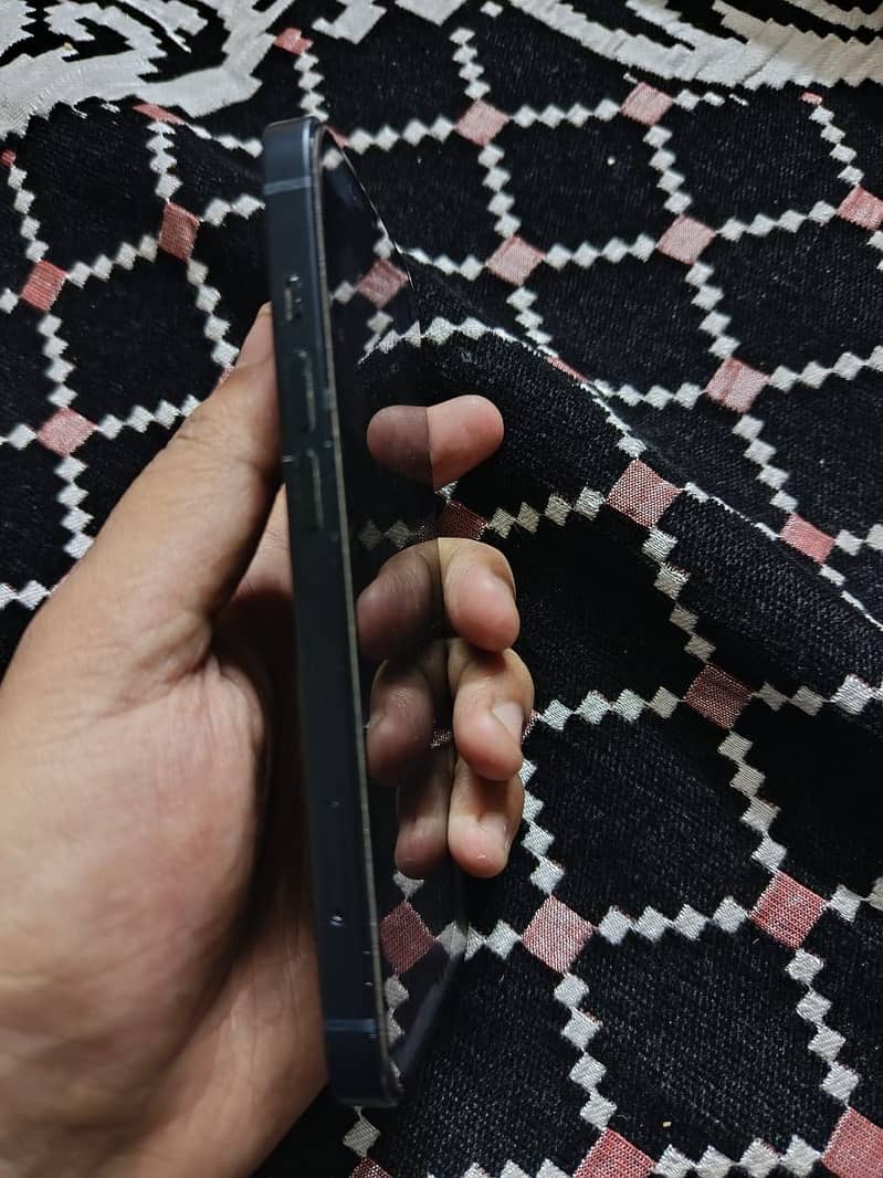Apple iPhone 13 2