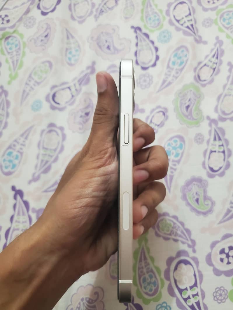 Apple iPhone 12 4