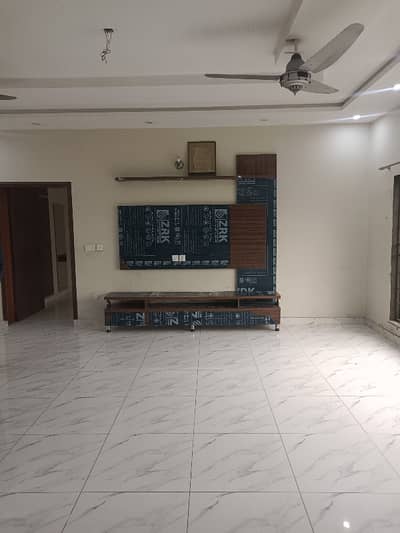 10 Marla Upper Portion Available For Rent