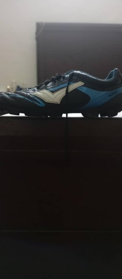 Football shoes for sale