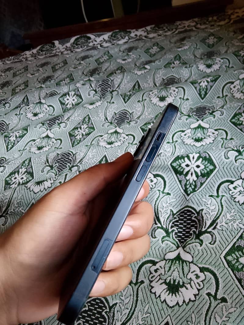 Apple iPhone 13 3
