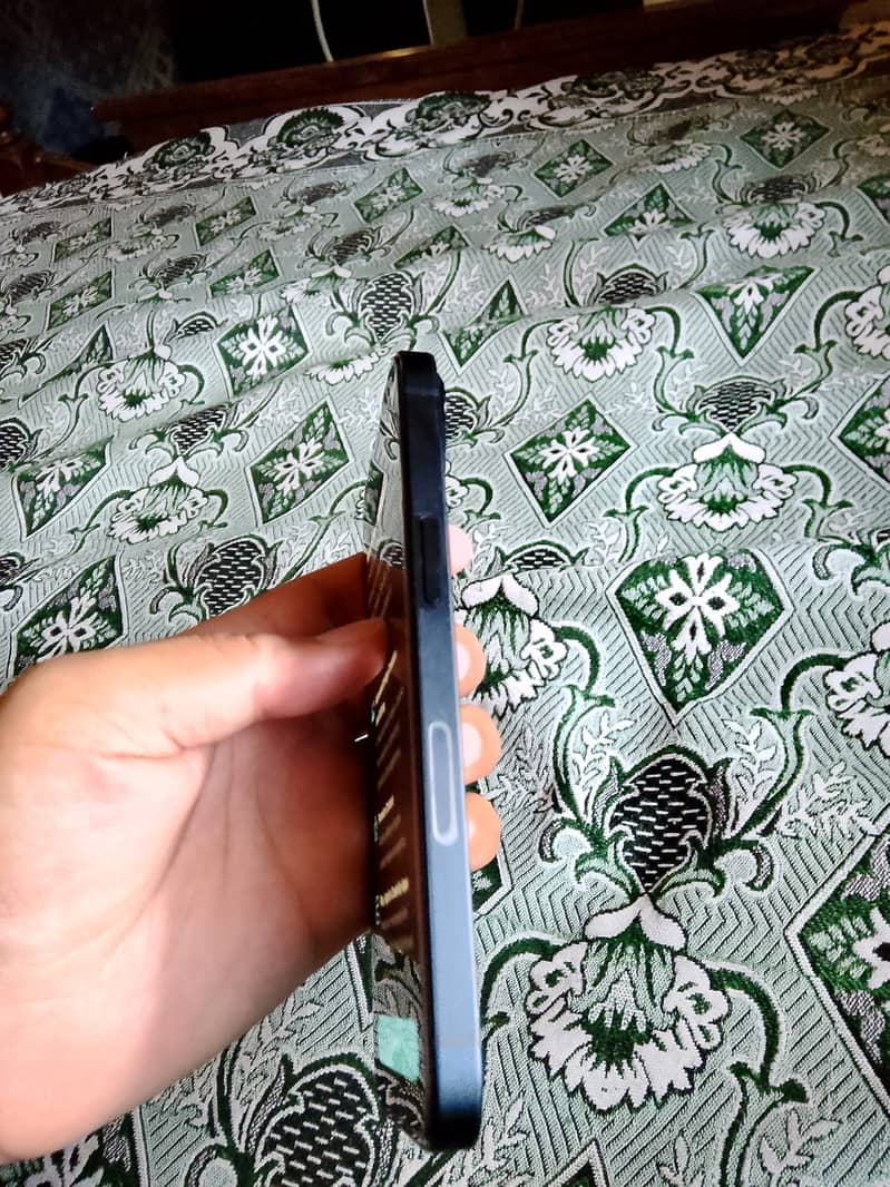 Apple iPhone 13 4