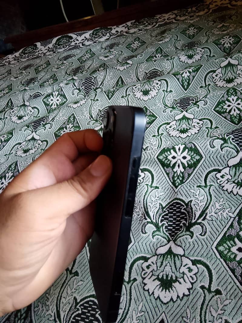 Apple iPhone 13 5