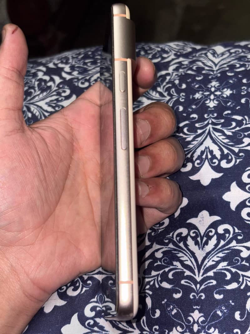 Google Pixel 8 4