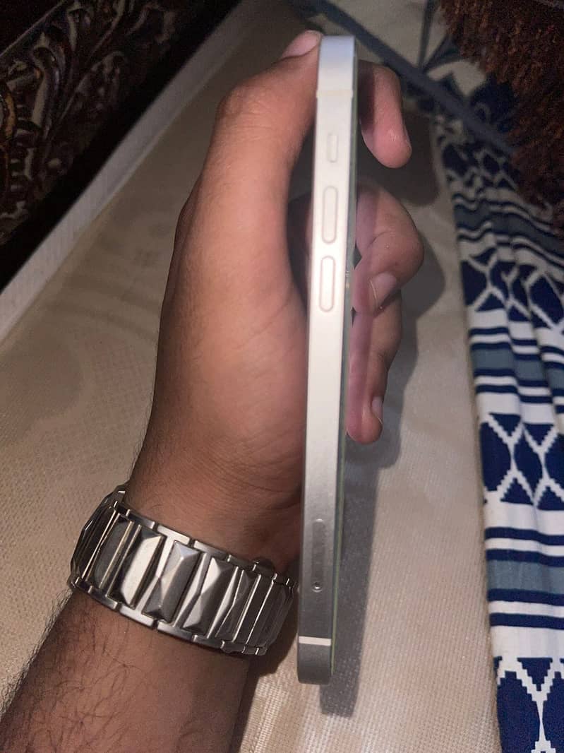 Apple iPhone 12 4