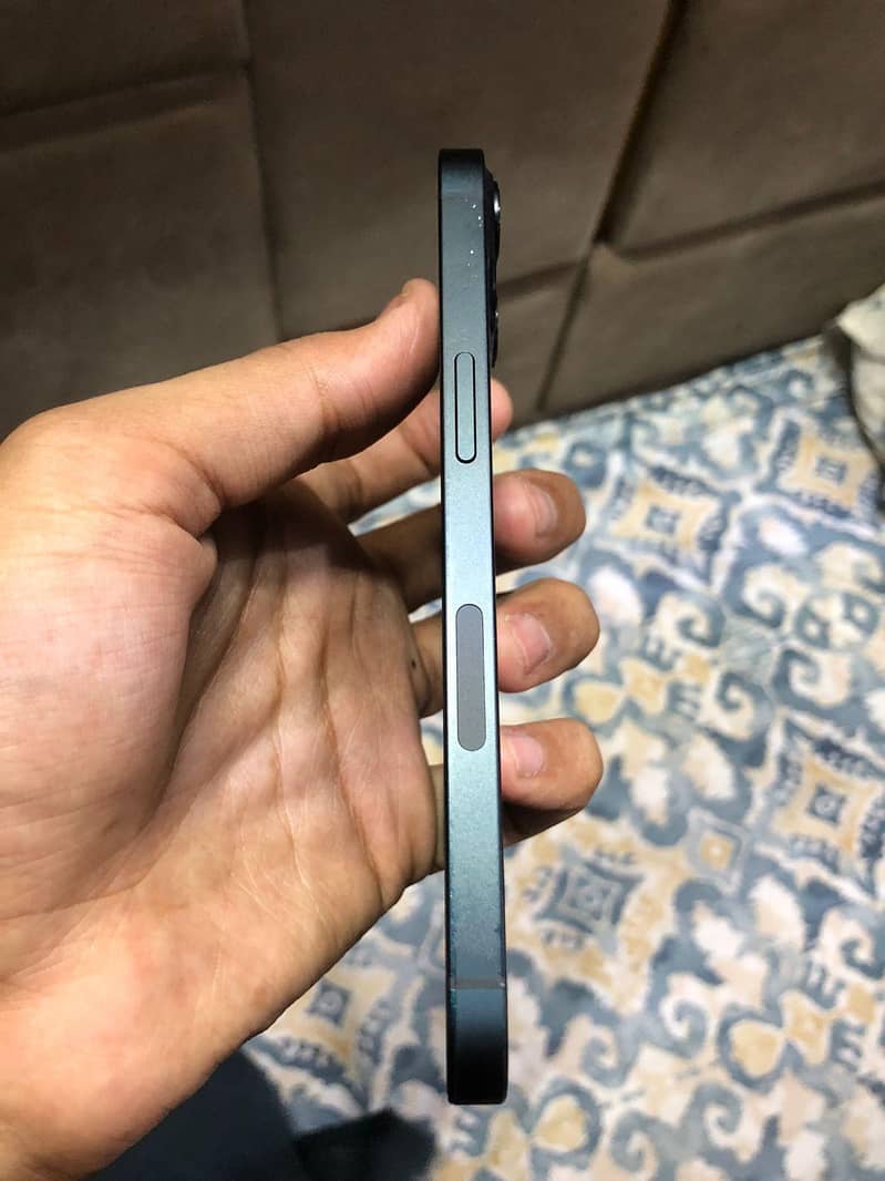 iPhone 13 3