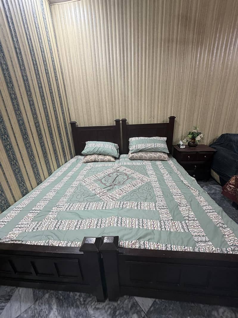 Single beds with side table 0