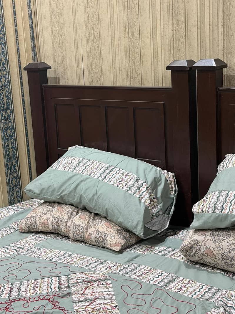 Single beds with side table 3