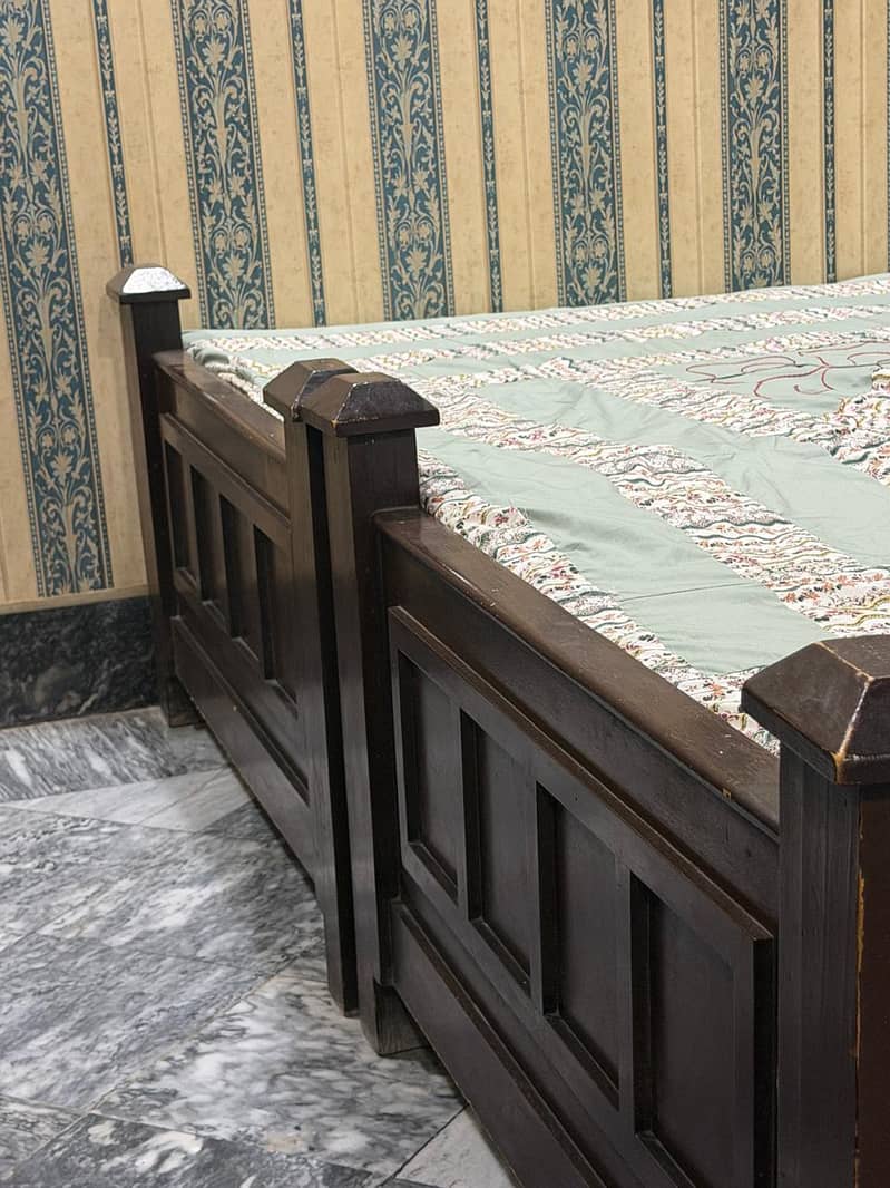 Single beds with side table 4