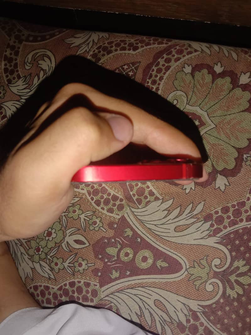 Apple iPhone 13 4