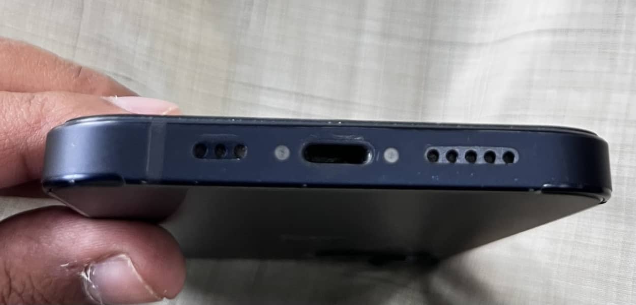 Apple iPhone 12 4