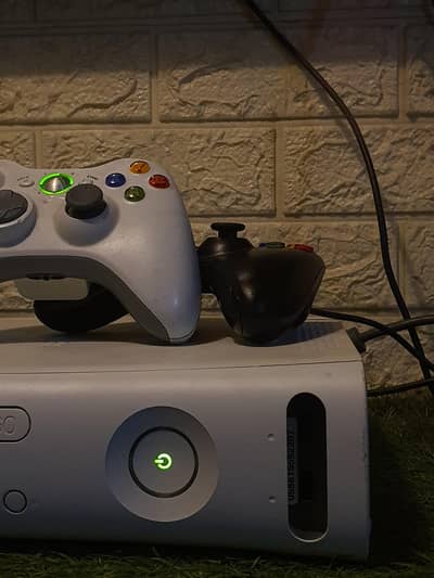 X box 360 with 2 controllers