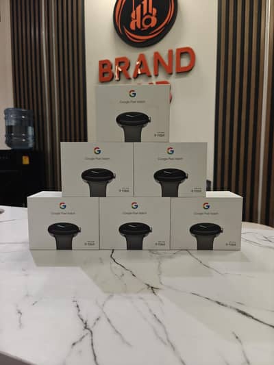 Google Pixel Watch¹ Calling & WiFi Edge Display with Premium Look