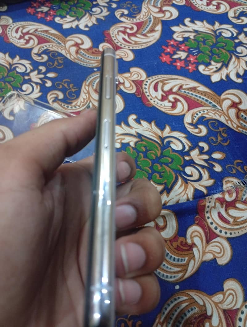 Apple iPhone X 3