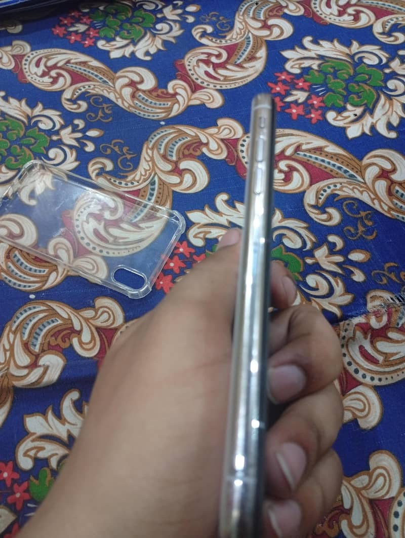 Apple iPhone X 5