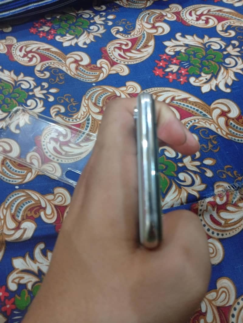 Apple iPhone X 6