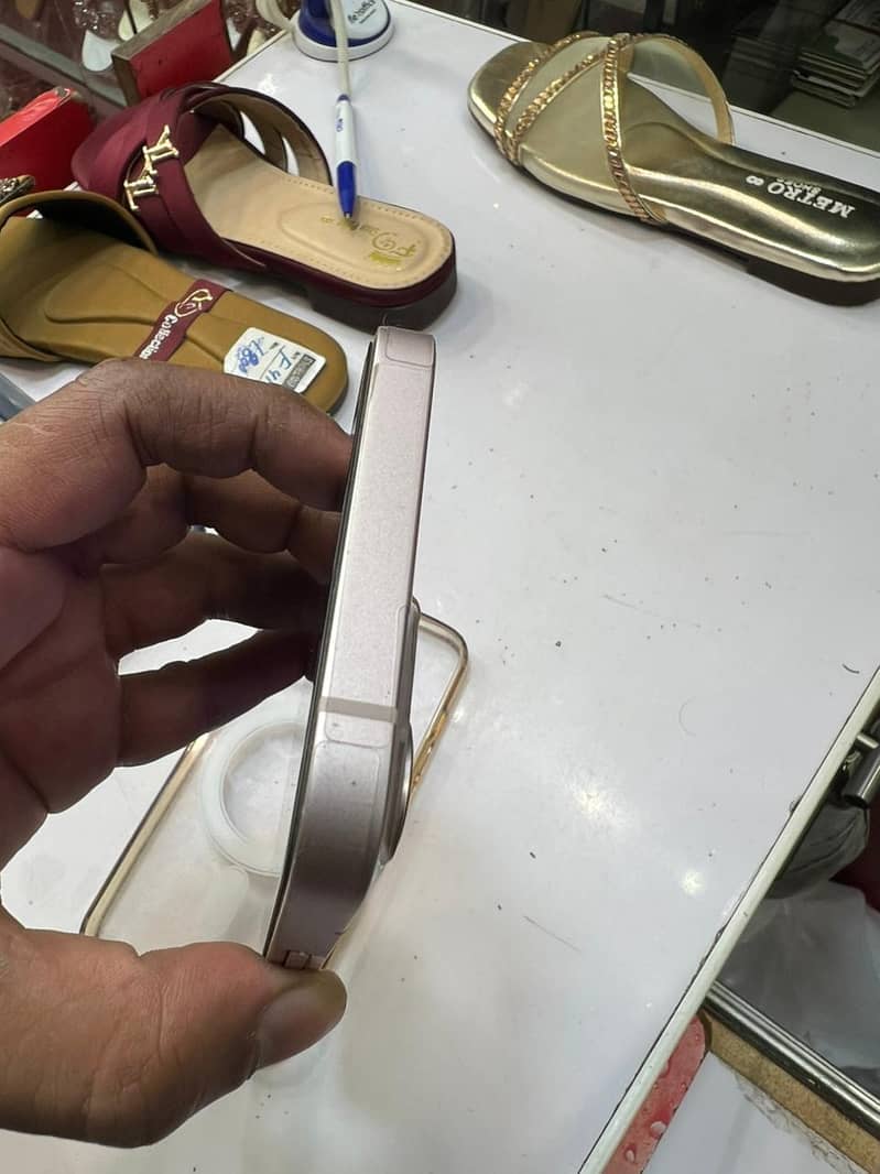 Apple iPhone 13 2