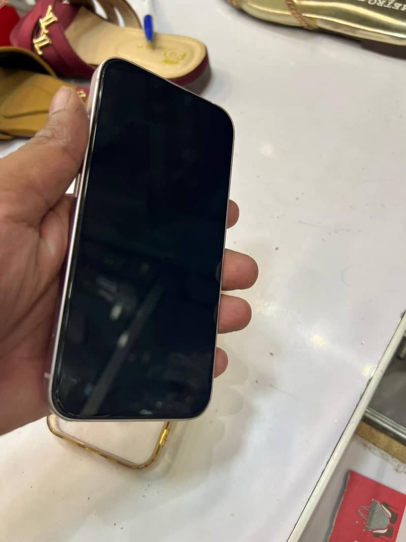 Apple iPhone 13 4