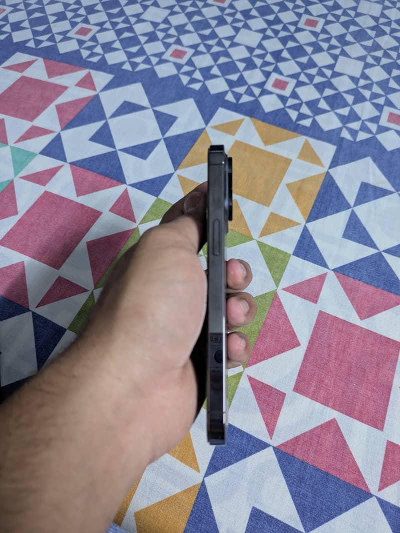 Apple iPhone 13 Pro 2