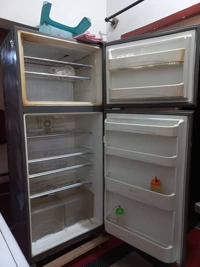 Dawlance Fridge Large Size Urgent Sale