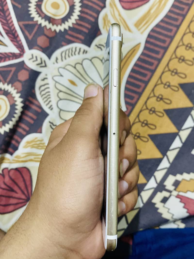 Apple iPhone 7 2