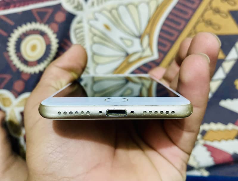 Apple iPhone 7 3