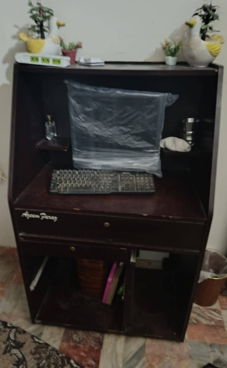 Computer Table 4