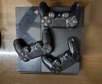 PS4 with 3 controllers (URGENT SELL)