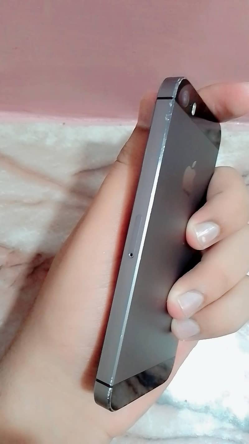 iPhone 5s. 1