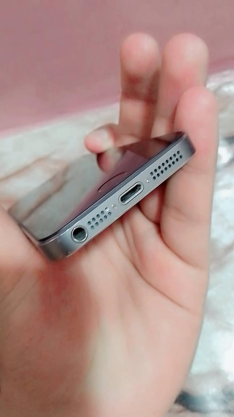 iPhone 5s. 3
