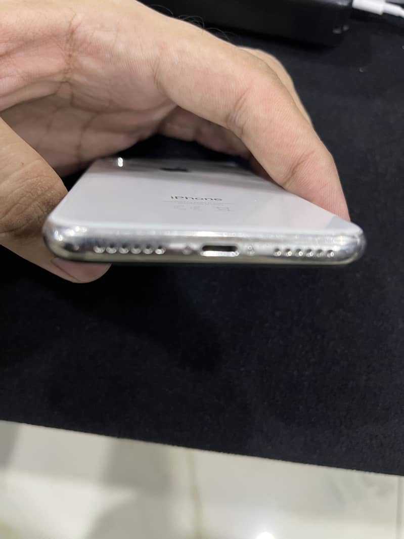 Apple iPhone X 5