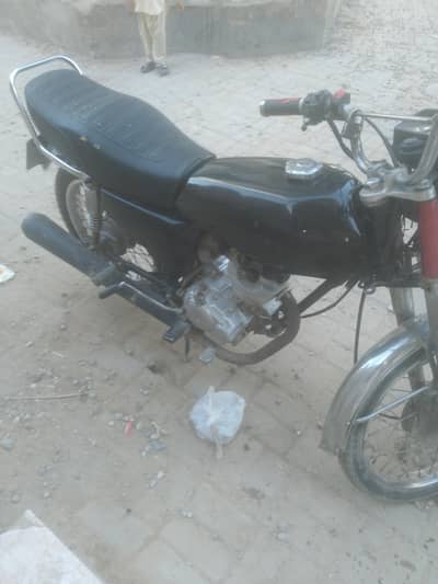 Honda 125 larkana number 1st owner book wali hai engine ok body normal